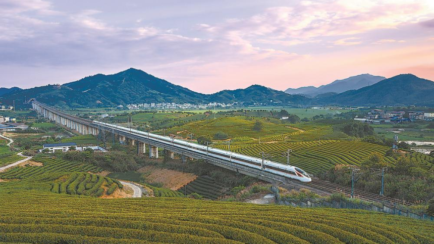 合福高铁开通10周年：在青山绿水间铺就一条致富路