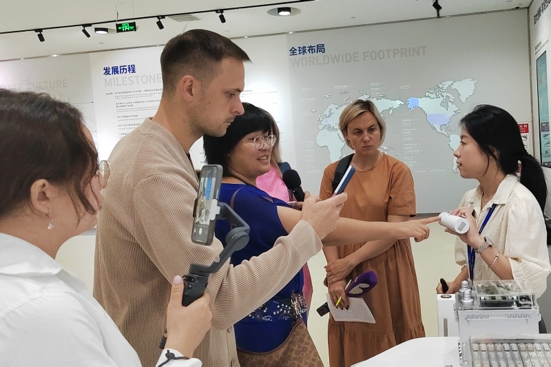 俄媒代表团探访宁德时代：解码福建新能源创新密码_fororder_图片5