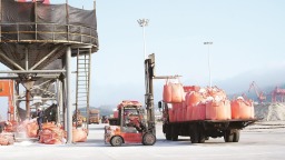 漳州东山：3.3万吨纯碱抢时“上岸”