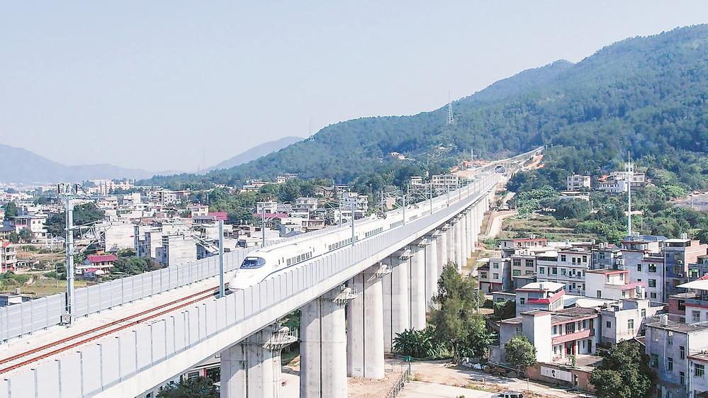 龙龙高铁：湾区与老区双向奔赴