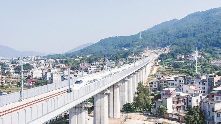 龙龙高铁：湾区与老区双向奔赴