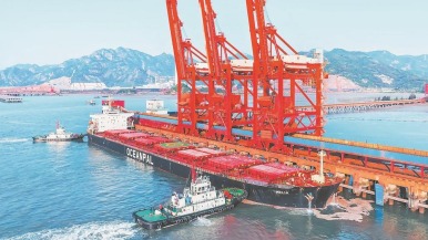 连江经济开发区华电储运码头：迎峰度夏电煤“零等待”装卸