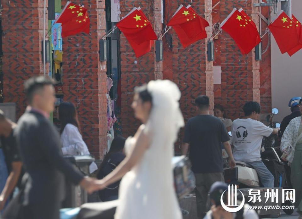 泉州：满城中国红 盛装迎国庆