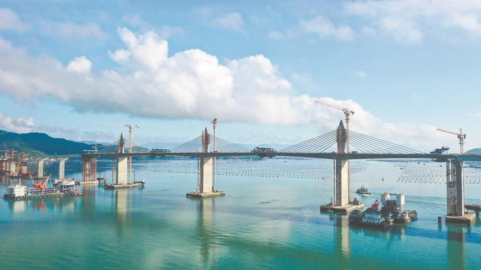 宁德东吾洋特大桥主墩成功合龙