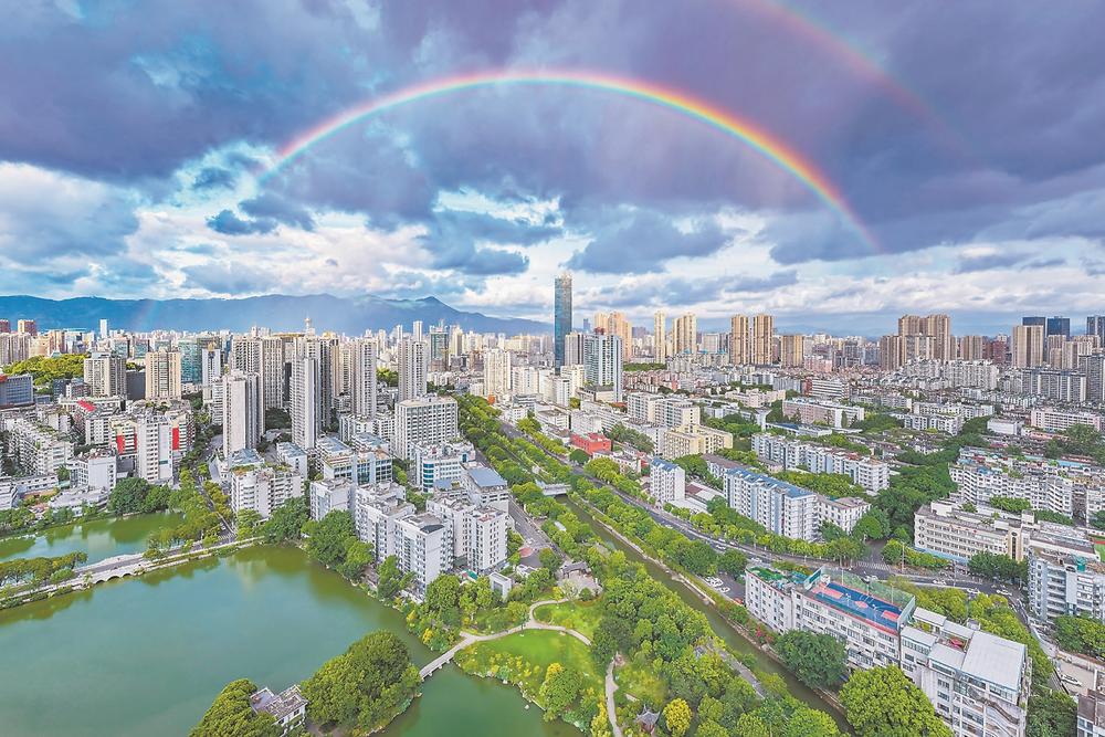 福州市区上空出现双彩虹