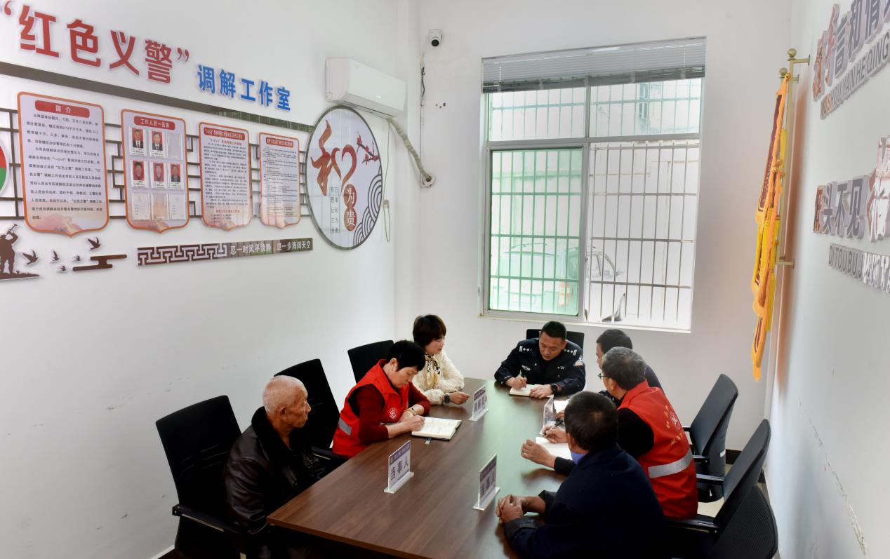 江西乐平:“红色义警”解纠纷 基层治理新图景_fororder_图片15