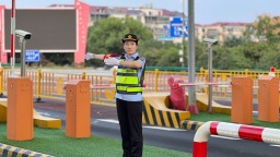 高速“她”防线：巾帼执法护航“双节”假期出行路