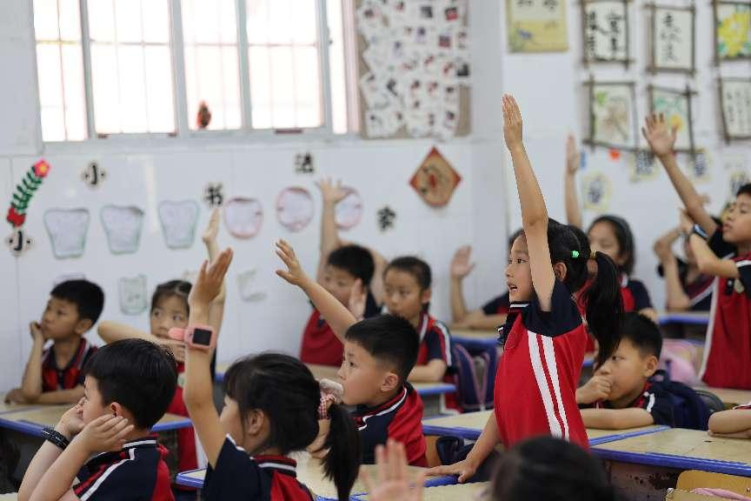 江西制造职业技术学院携手艾溪湖第一小学开展第三期“向阳书屋”童书共读活动_fororder_图片10