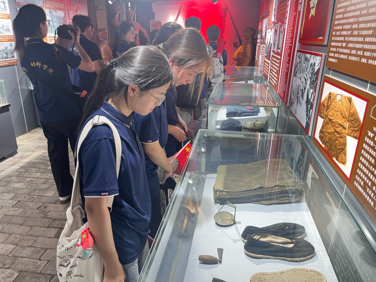 东华理工大学：青春足迹踏热土 红蓝暖色绘新余_fororder_图片1