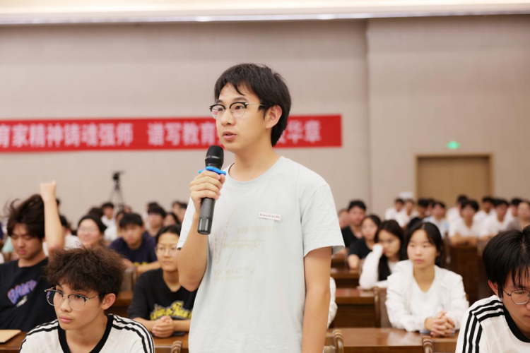 南昌应用技术师范学院校长陶也青为学生讲授“开学第一课”_fororder_图片7