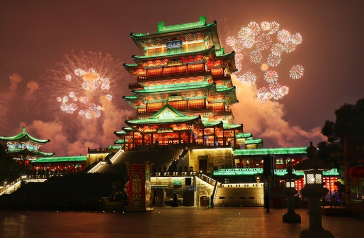 江西南昌举办迎春烟花秀_fororder_微信图片_20260218111658