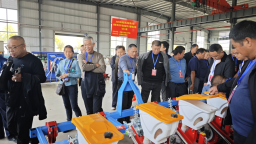 江西南昌县：持证上岗强技能 智能农机护丰收