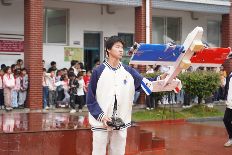 南昌航空大学孝彭书院开展航空科普主题活动_fororder_微信图片_20250427114952