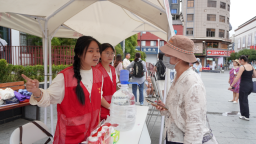 申遗首假迎宾客 窑火红韵护瓷都——珠山“窑火红”志愿服务点亮瓷都文旅
