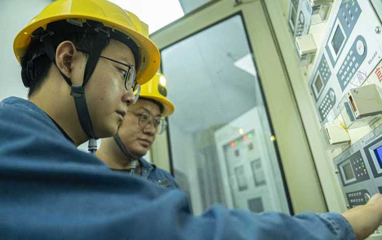 国网宜丰县供电公司：师徒一线传技术  国庆保电优服务_fororder_微信图片_2025-09-30_091053_966