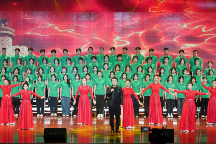 江西制造职业技术学院举办2025年“红色薪火筑华夏 匠心智造绘未来”大思政课文艺汇演_fororder_图片9