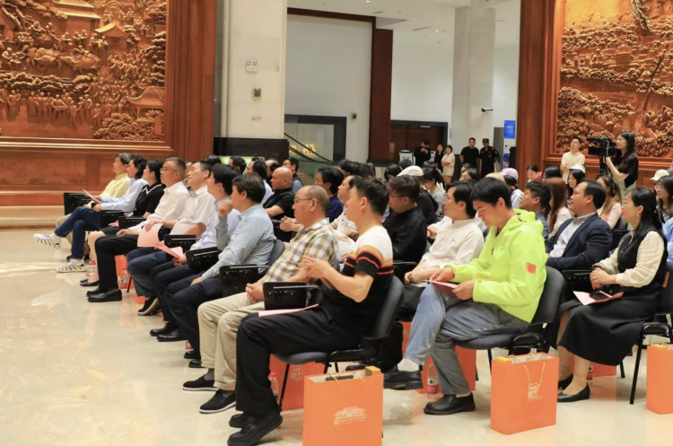 “经典传承——历届中国工艺美术大师作品回巡展”东阳站亮相_fororder_图片4