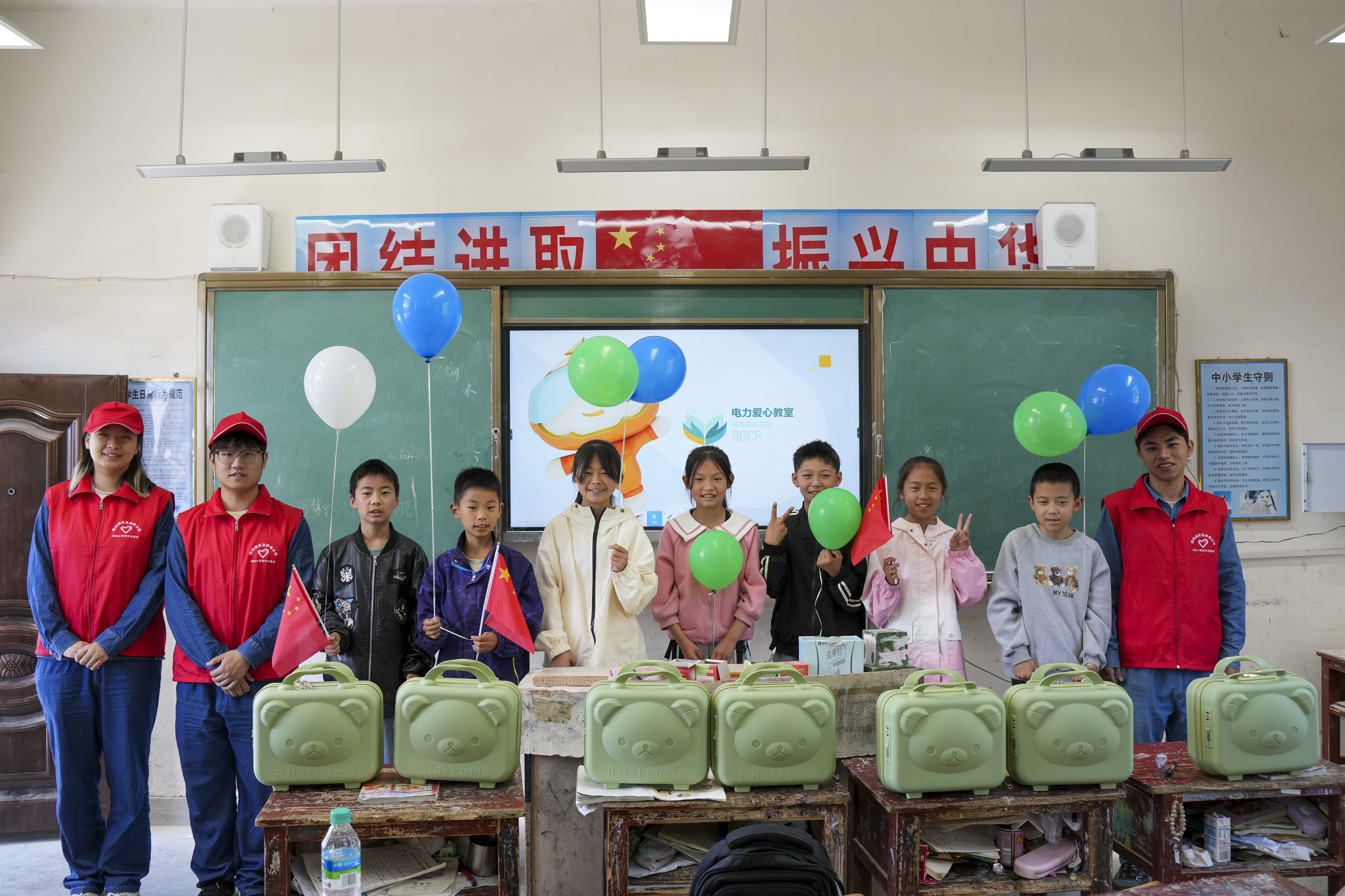 国网宜春供电公司：情暖童心迎六一 电亮梦想伴成长_fororder_微信图片_20250530165703