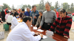 南昌市象山镇：山村来了“白大褂”