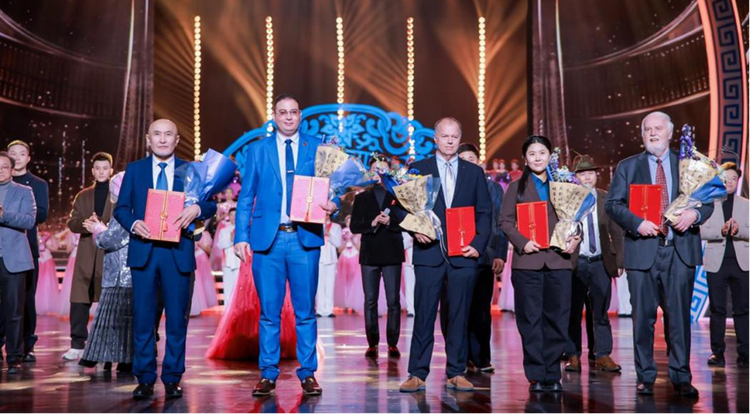 与瓷行天下 青花郎《中国礼盛典》定档小年夜