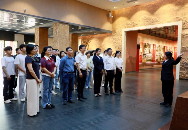 学习创新理论 推进协同育人 东华理工大学与小平小道陈列馆开展联学联讲联研活动_fororder_图片19