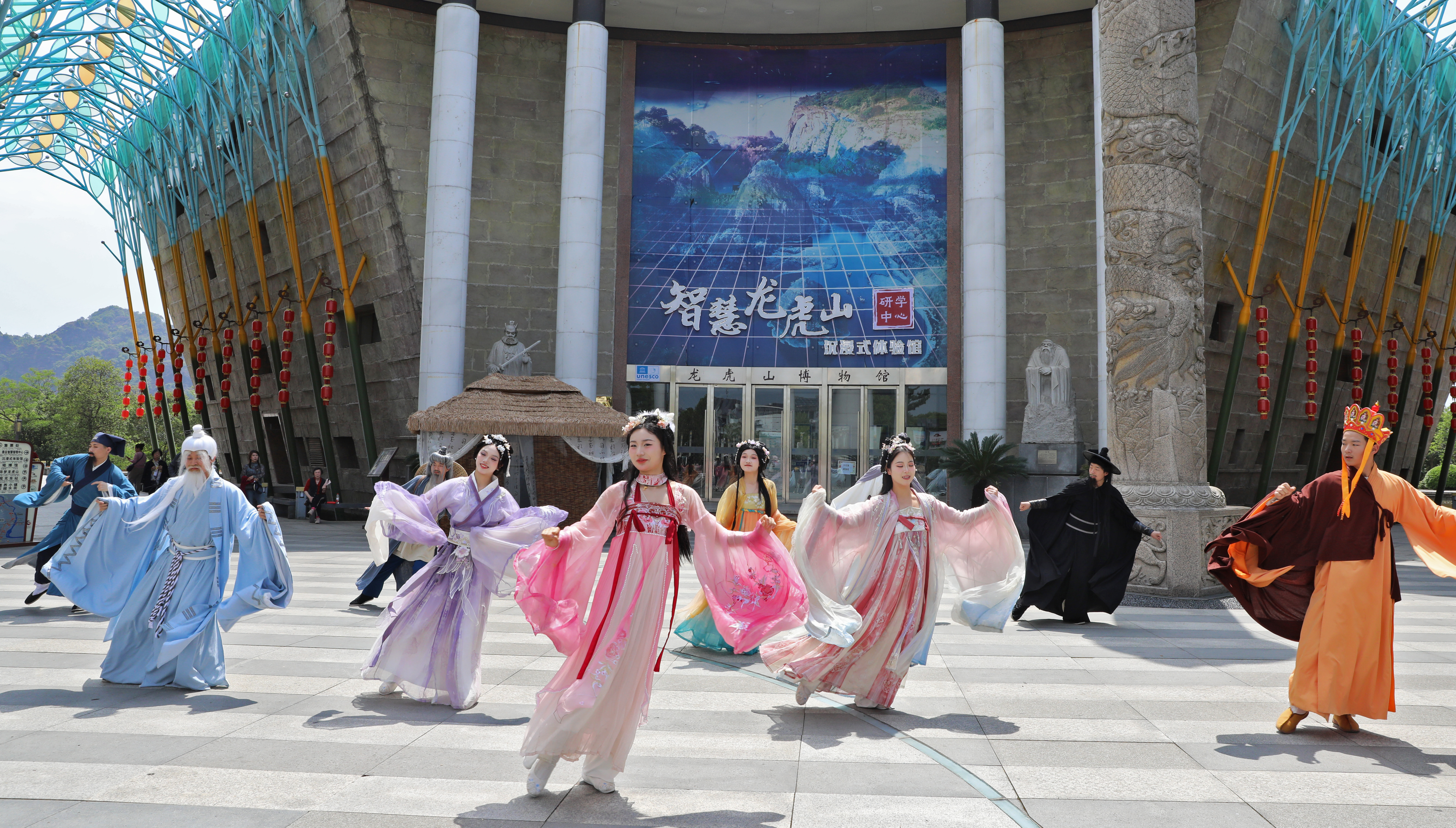 龙虎山“白+黑”文旅盛宴 解锁旅游新体验_fororder_微信图片_20250421163640