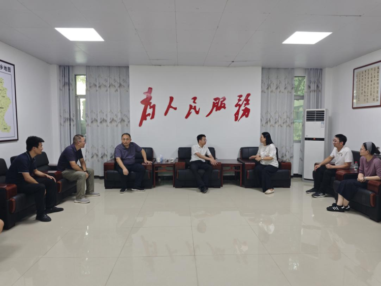 江西制造职业技术学院点滴辅导员工作室师生团队赴赣州大埠乡开展专题调研