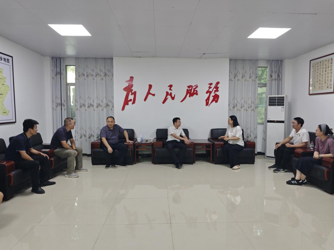 江西制造职业技术学院点滴辅导员工作室师生团队赴赣州大埠乡开展专题调研