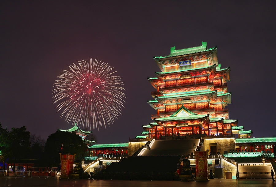 江西南昌举办迎春烟花秀_fororder_微信图片_20260218111654