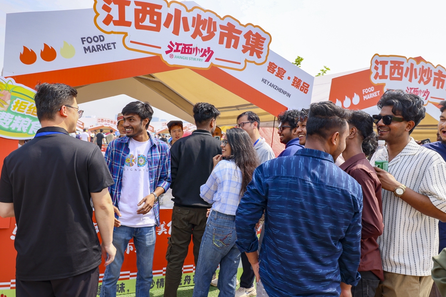 南昌国际龙舟赛上的外国身影_fororder_微信图片_20250525131016