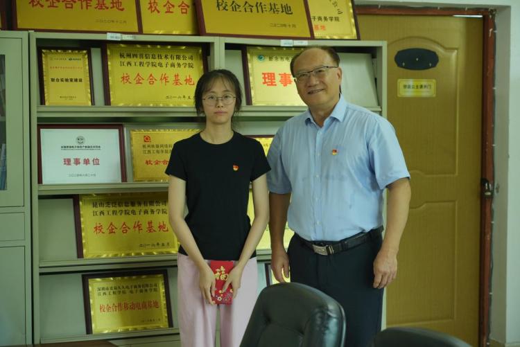 江西工程学院校领导开展“七一”走访慰问活动