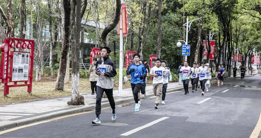 活力赛道展风采 2025年江西财经大学校园健康跑鸣枪开跑_fororder_图片14