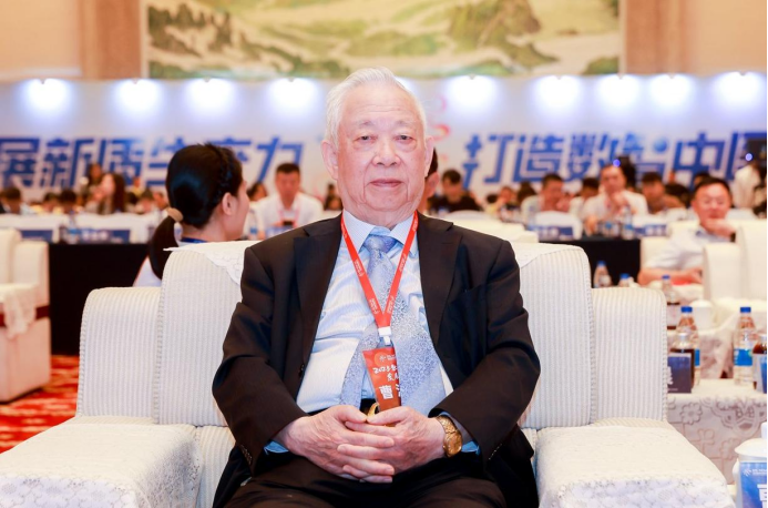 数智化助推中医药政产学研用协同发展——2025数智中医药发展大会在南昌举行