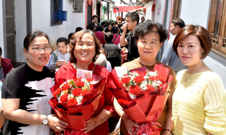江西乐平：邻里相亲 共祝母亲节_fororder_图片2
