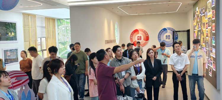 主播团探访万载烟花企业 见证传统产业焕新之路_fororder_微信图片_20250529144636