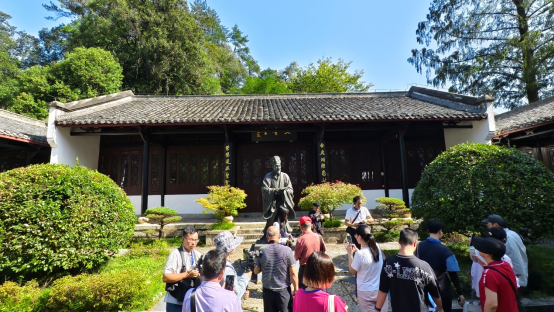 “书诵千年”探庐山 解读诗画山水间的文化密码_fororder_“书诵千年”探庐山 解读诗画山水间的文化密码354