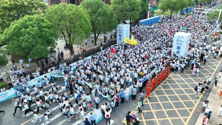 体旅融合绘赣鄱新景 户外盛会激产业动能——2025年江西省户外运动和体育产业发展大会圆满落幕_fororder_图3 全国徒步大会（江西湾里站）