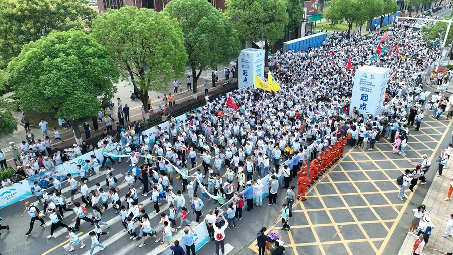 体旅融合绘赣鄱新景 户外盛会激产业动能——2025年江西省户外运动和体育产业发展大会圆满落幕_fororder_图3 全国徒步大会（江西湾里站）