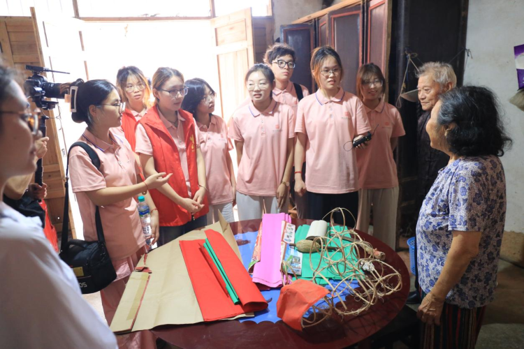 南昌工学院·中国工艺美术大师博物馆“三下乡” 社会实践团队： 触摸夏布肌理 点亮扛灯记忆_fororder_图片28