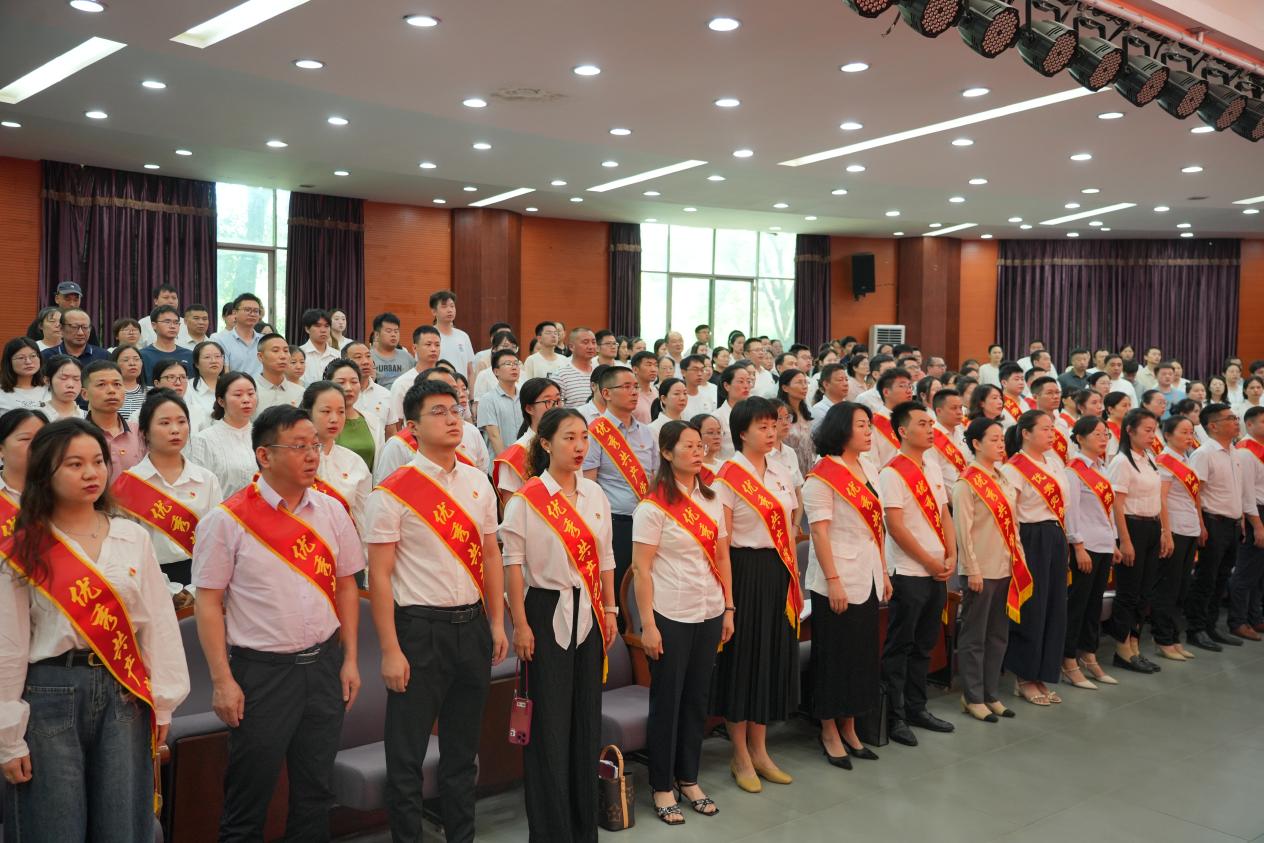 江西工程学院盛大举行庆祝中国共产党成立104周年暨“七一”表彰大会