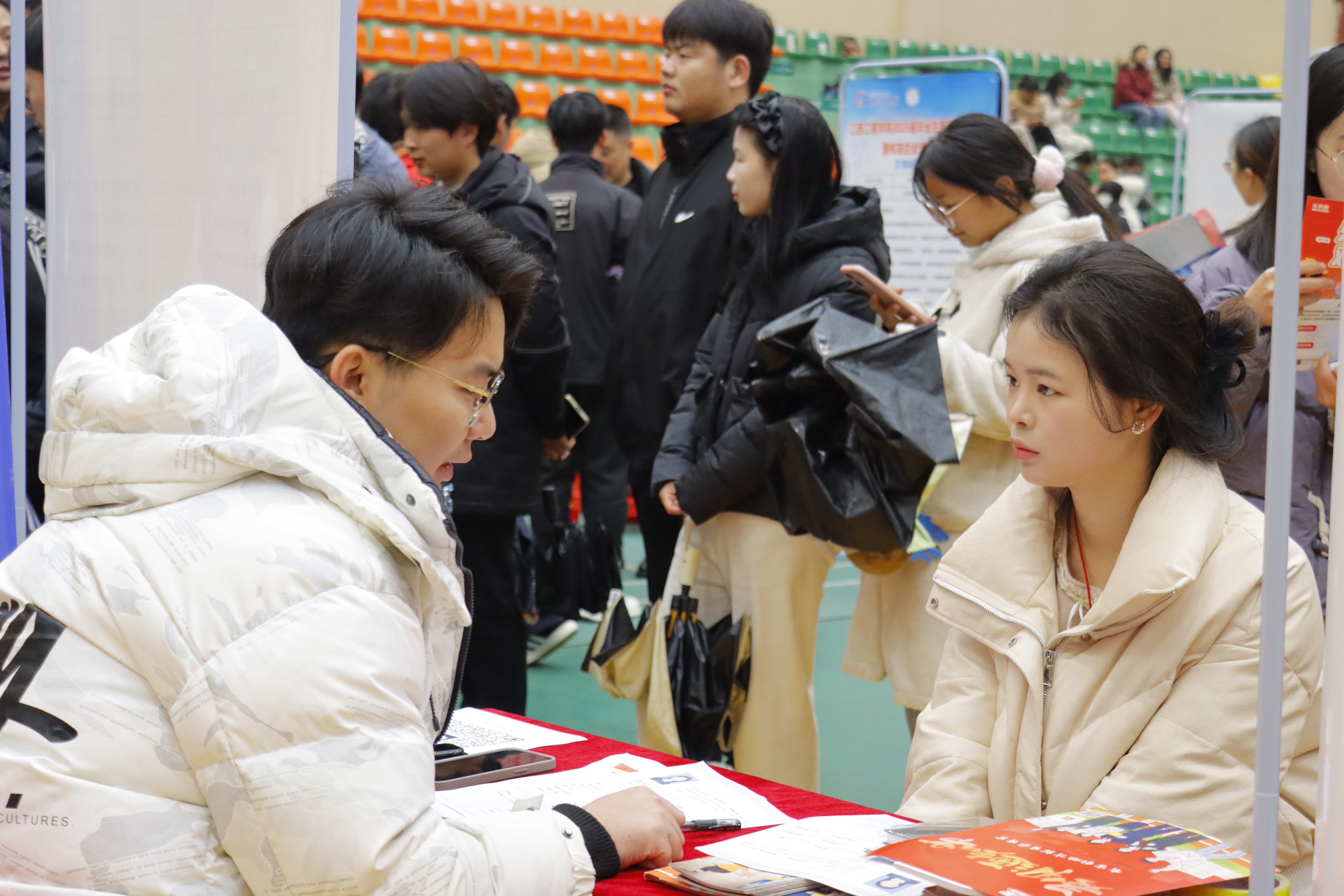 江西工程学院举行2025届毕业生春季大型招聘会暨校友企业专场招聘会