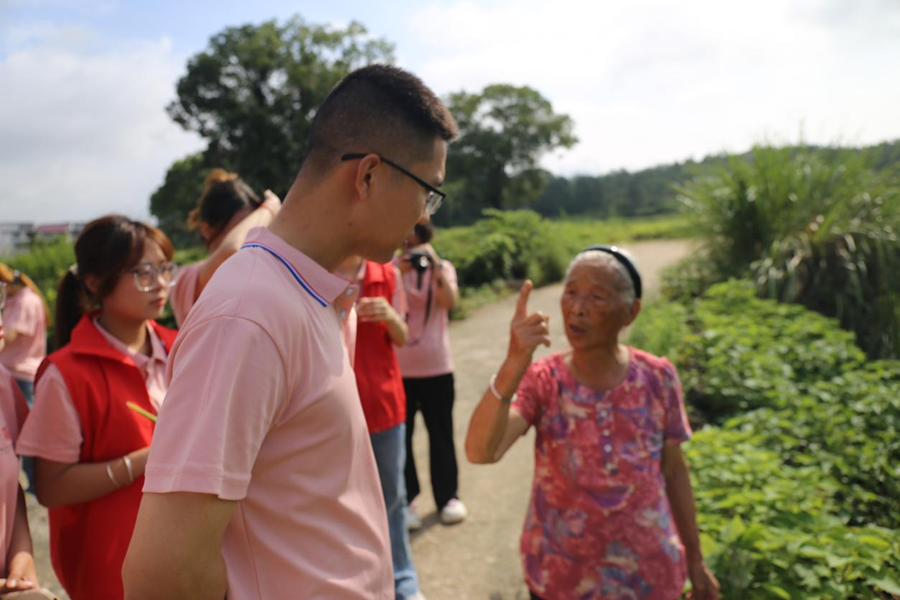 南昌工学院·中国工艺美术大师博物馆“三下乡” 社会实践团队： 触摸夏布肌理 点亮扛灯记忆_fororder_图片16