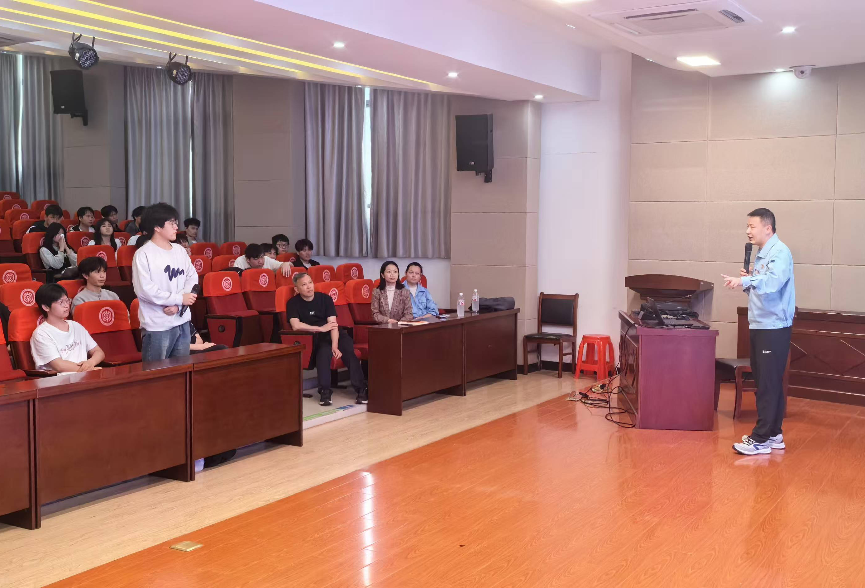 江西制造职业技术学院启动海立智能制造现场工程师学院首场宣讲会_fororder_图片5