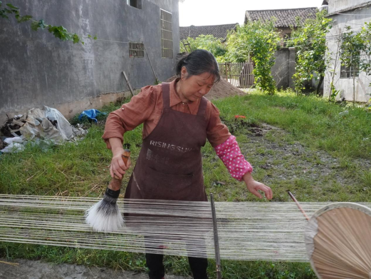 南昌工学院·中国工艺美术大师博物馆“三下乡” 社会实践团队： 触摸夏布肌理 点亮扛灯记忆_fororder_图片19