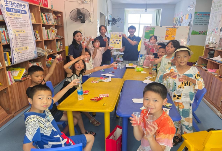 东华理工大学：青春足迹踏热土 红蓝暖色绘新余_fororder_图片5