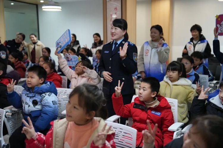 江西萍乡：警方“点单式服务”走进社区