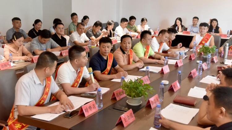 江西乐平：“八一”座谈会 “汇智”谋发展_fororder_图片3