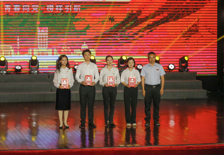 南昌航空大学举办“青春向党 榜样引航”五四主题思政课暨表彰大会_fororder_图片20