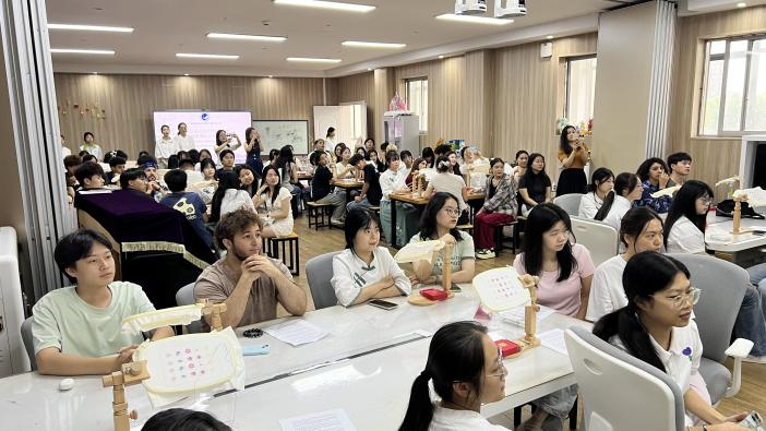 江西旅游商贸职业学院举办“素宣承古韵·纤针绣华章”国际文化交流活动_fororder_图片29