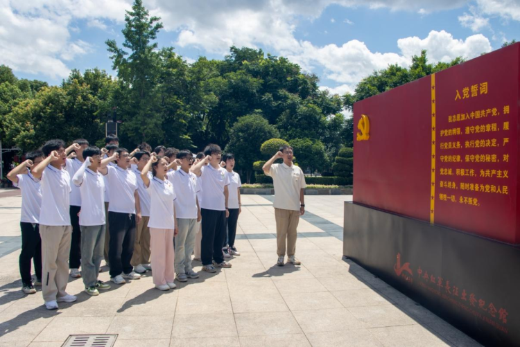 东华理工大学：青年学子以奋进之姿献礼建党104周年_fororder_图片27
